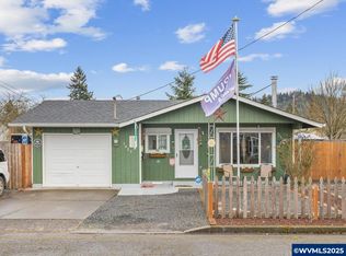 1425 Hiatt St, Lebanon, OR 97355