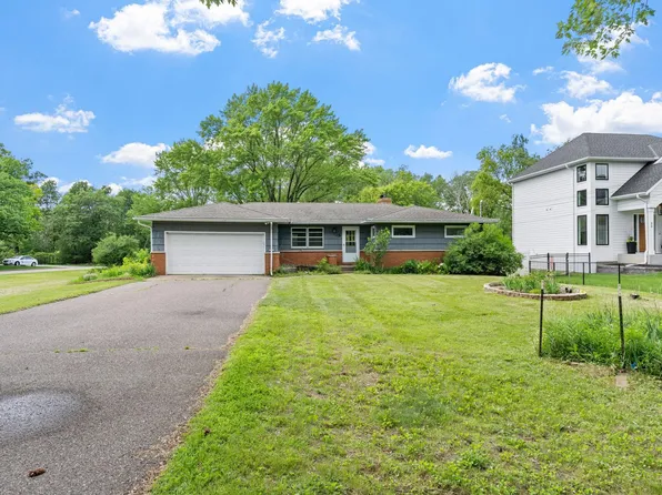 15 Pineview Ln N, Plymouth, MN 55441