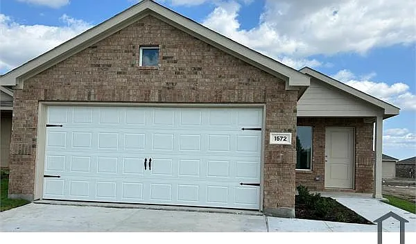 1572 Forge Pond Ln — Photo 3