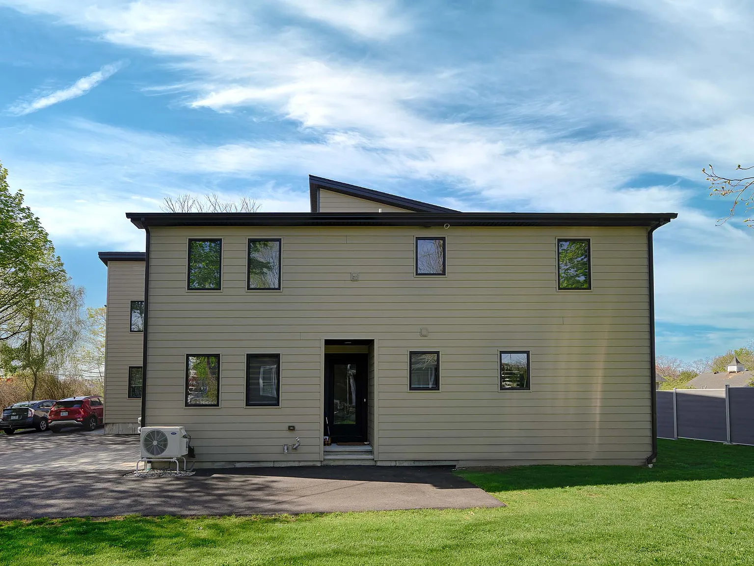 2 bed, 1.5 bath, 1150 sqft, $3,200 — Photo 2