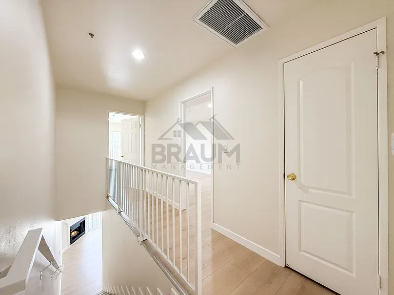7323 WINNETKA — Photo 13