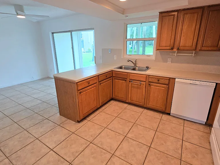 402 Dove Ln #12 — Photo 4