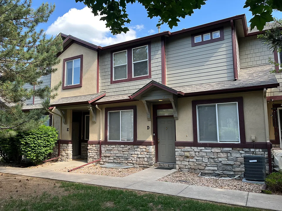 2402 Parkfront Dr E
