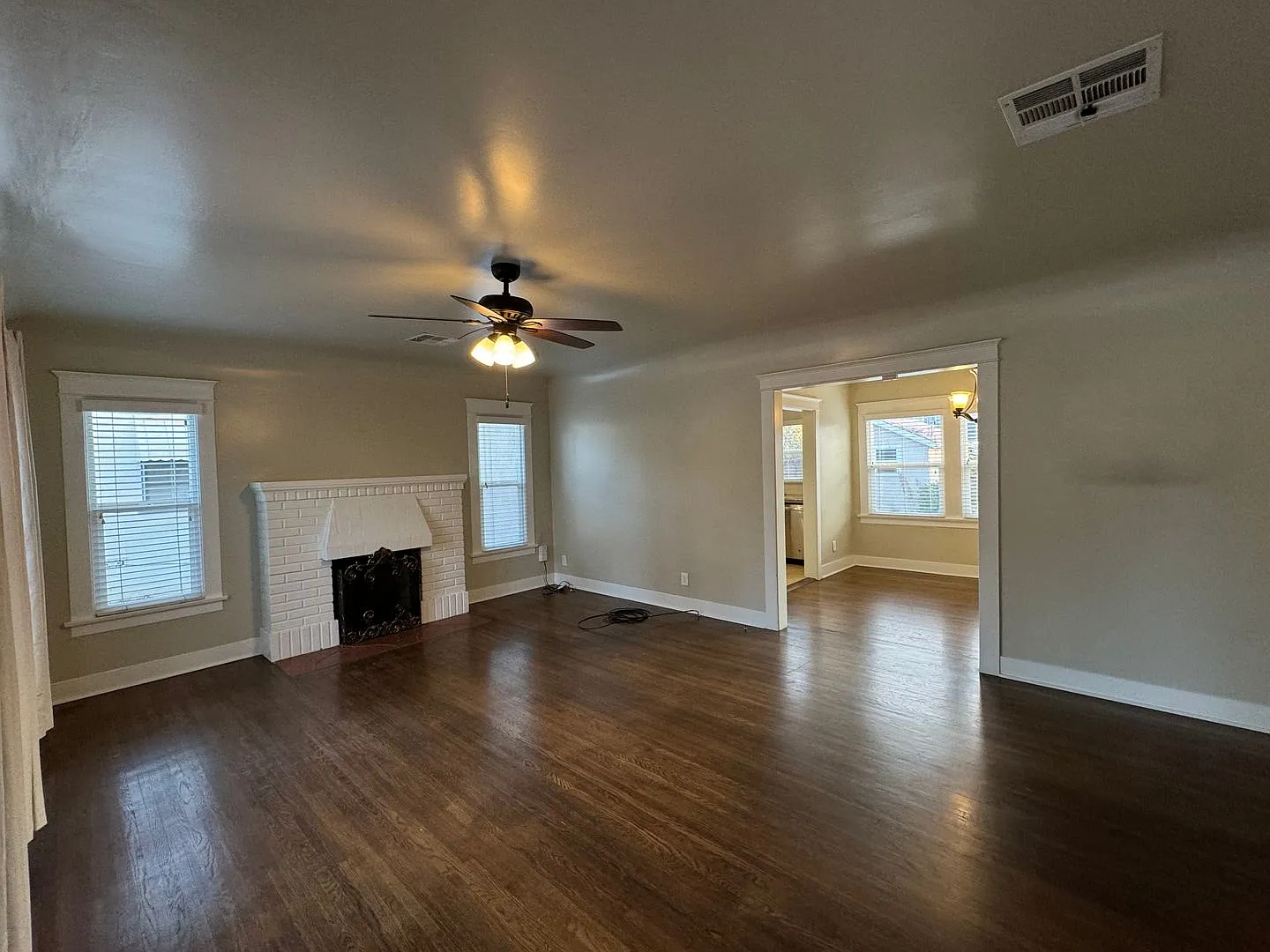 Charming two bedroom! — Photo 3