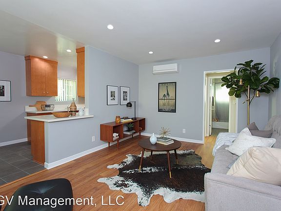 4th image of 789 E Villa St APT 9
