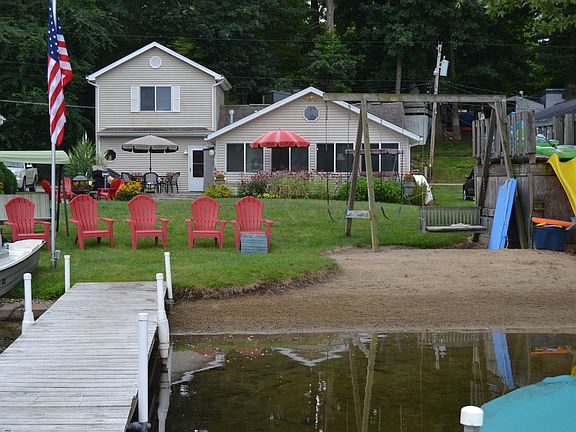 Large sandy, swimming area