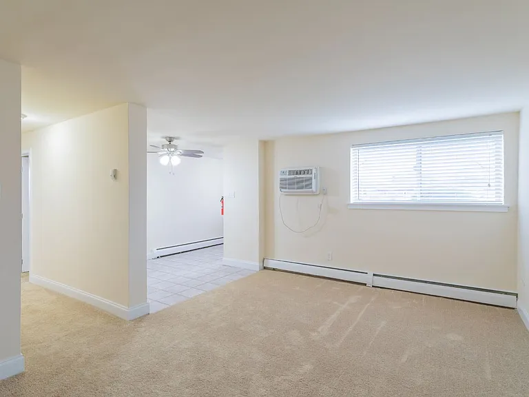 Pear Tree Court Apartments — Photo 10