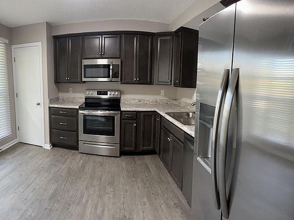 3rd image of 3090 Woody Ln