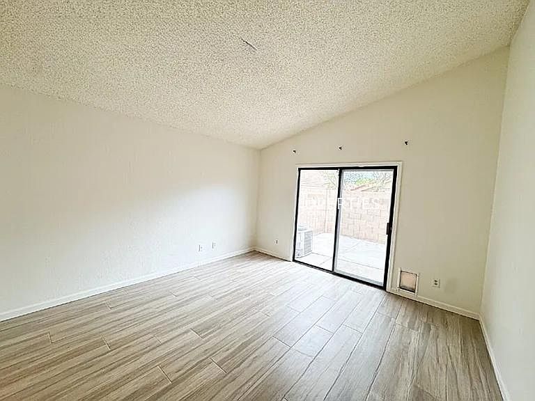 1st image of 1140 W Mesquite St