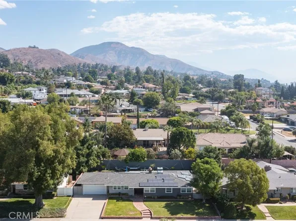 3915 Camellia Dr, San Bernardino, CA 92404