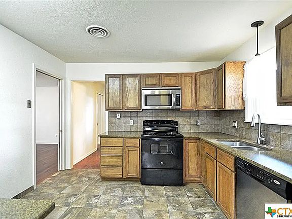 4th image of 875 E Torrey St
