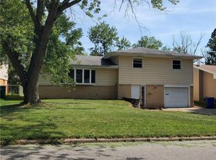 2283 W Grandview Dr, Decatur, IL 62526