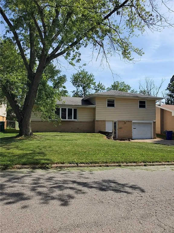 2283 W Grandview Dr photo 1