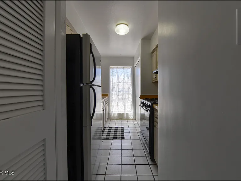 10605 Kinross Ave #B — Photo 10