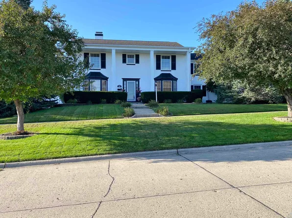 920 Plymouth St SE, Le Mars, IA 51031