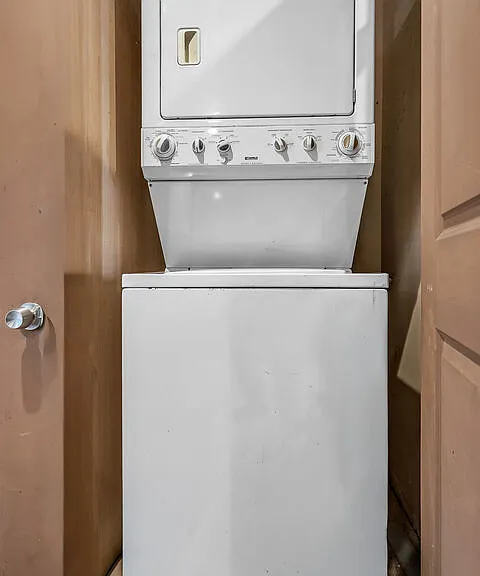 922 S Bundy Dr — Photo 11