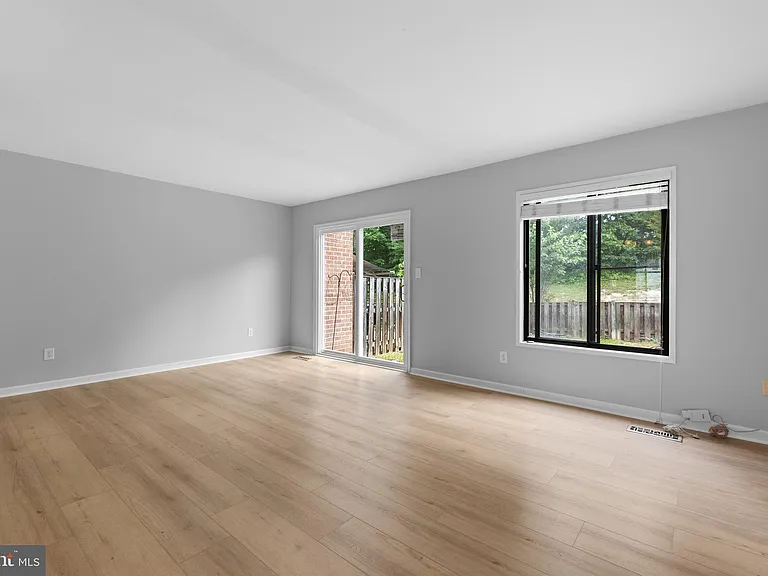 2813 Cambridge Dr — Photo 10