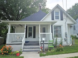 611 S Dixon Ave, Dixon, IL 61021