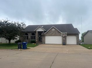4940 Angel View Dr, Dubuque, IA 52002