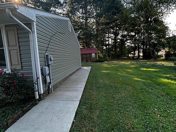 4th image of 8566 Dyott Ct