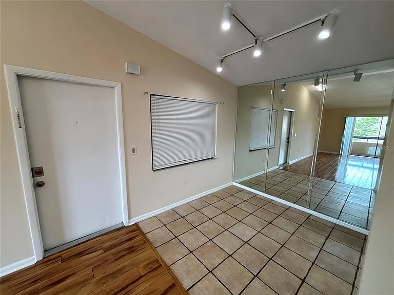 5169 Vineland Rd #B208 — Photo 8