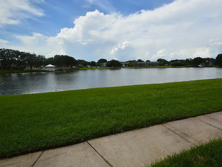 314 Lake Parsons Grn #201 — Photo 6