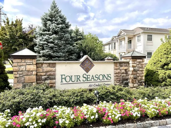 1012 Holly Ln, Cedar Grove, NJ 07009