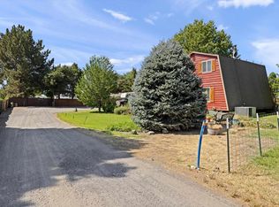 98 Desert Gap Rd, Burbank, WA 99323