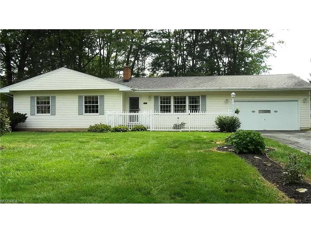 589 Cedar Dr photo 1