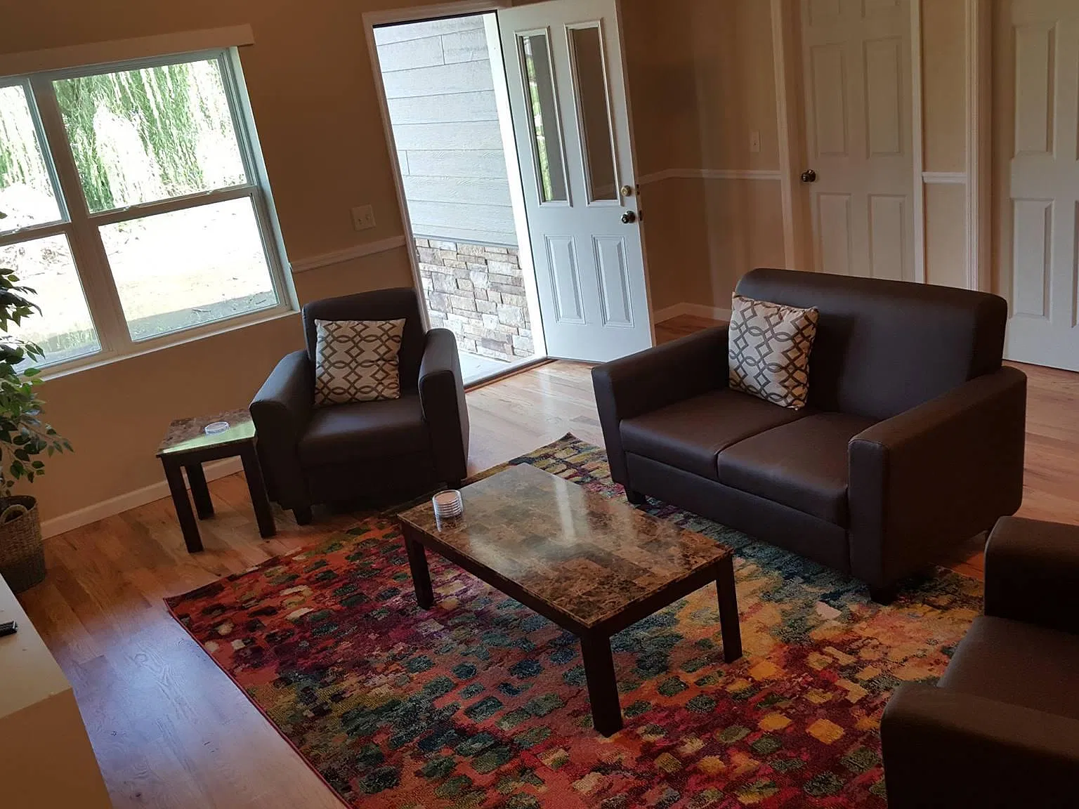 5 bed, 2000 sqft, $3,300 — Photo 4