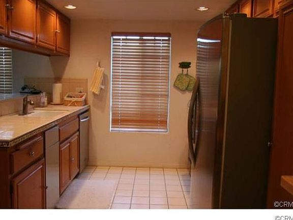 4th image of 1043 W 12th St APT A