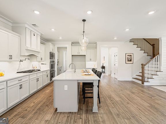 3rd image of 936 Clubside Dr