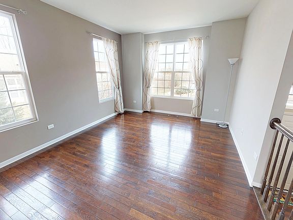 2nd image of 2543 Dunraven Ave