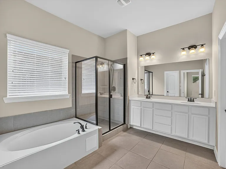 10712 Troutt Dr — Photo 14