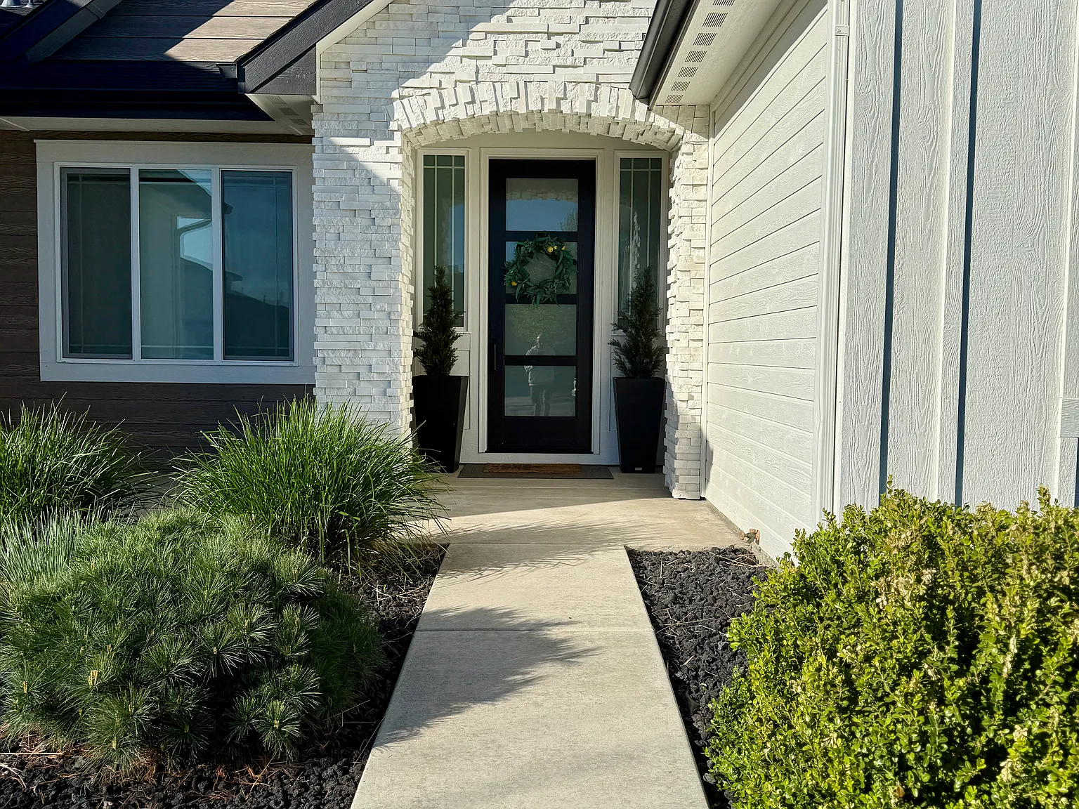 4 bed, 2012 sqft, $3,200 — Photo 2