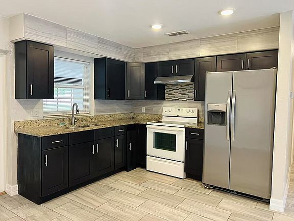 5th image of 734 Rolling Green Dr
