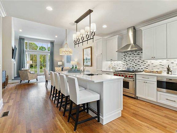 3rd image of 3 Equestrian Ct #19