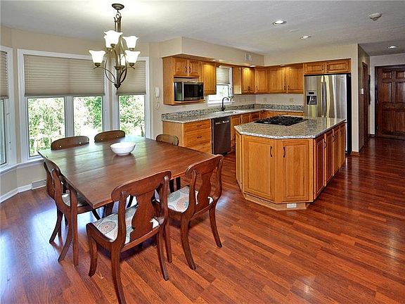 4th image of 1088 Manor Vue Ct