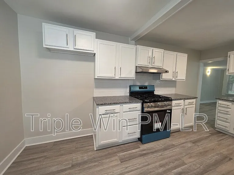 400 W 34th St — Photo 12