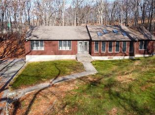 8 Falcon Crest Dr, Johnston, RI 02919
