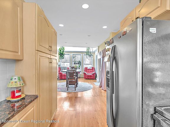 2nd image of 421 W Lincoln Ave