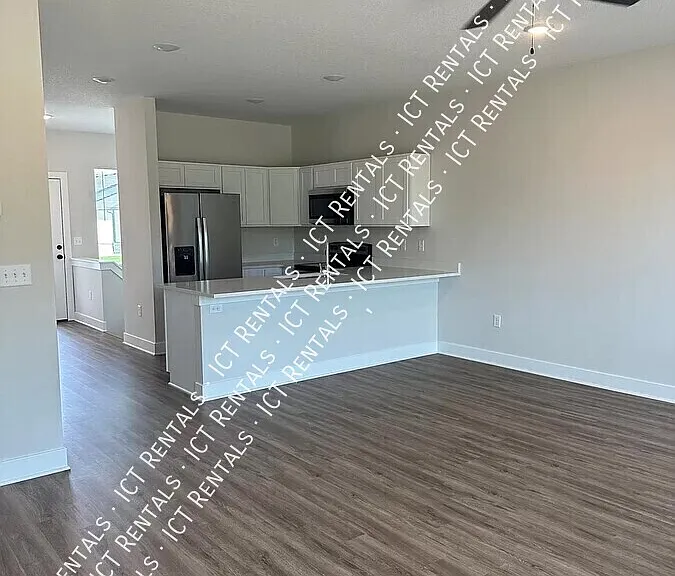 1126 N Broadview Ln #1 — Photo 2