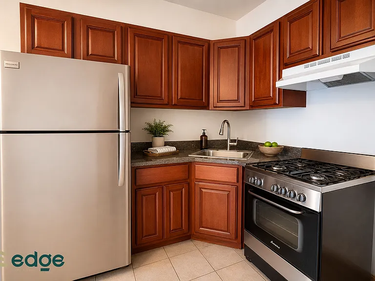166 Harman St #2R — Photo 3