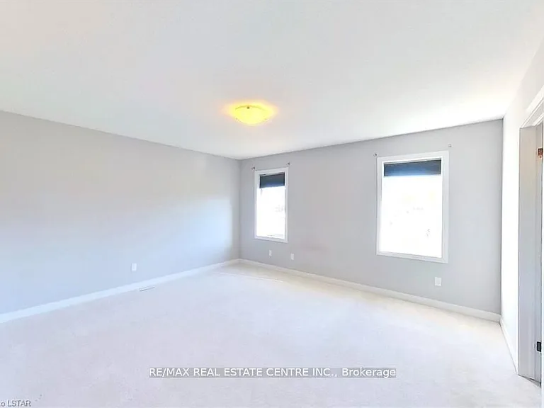 1560 Finley Cres — Photo 11