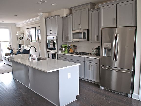 Gourmet kitchen (double oven, gas stove, microwave, dishwasher, fridge with ice maker).