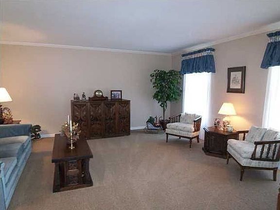 5th image of 7588 Fairview Dr