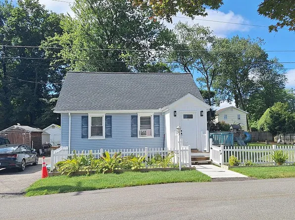 6 Dellacona Rd, Kent Lakes, NY 10512