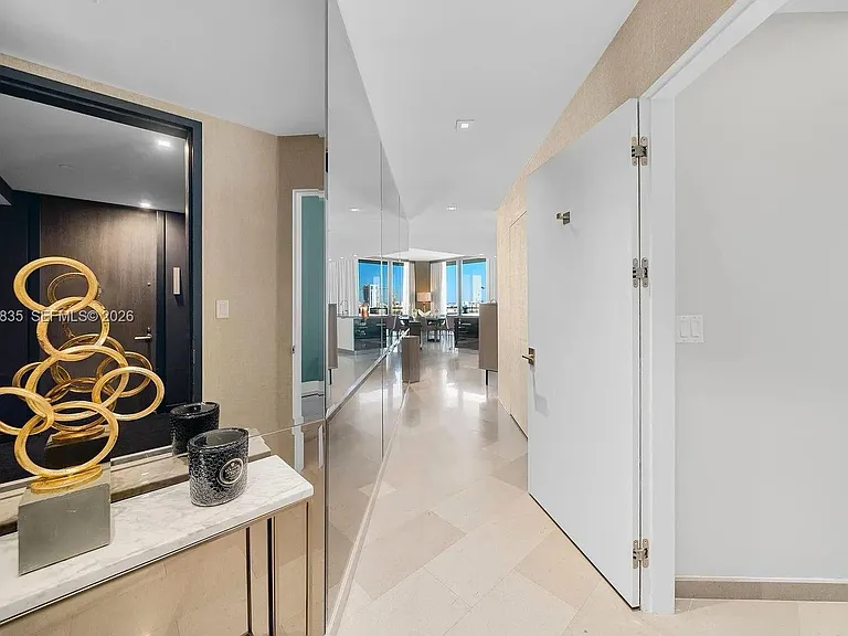 88 SW 7th St #1212 — Photo 5