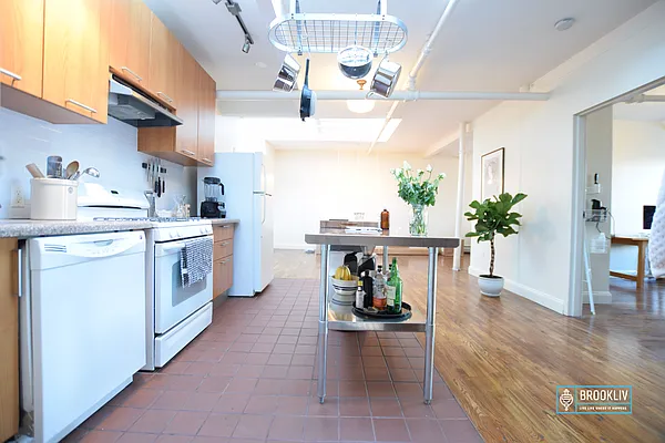 Rented by null | media 16