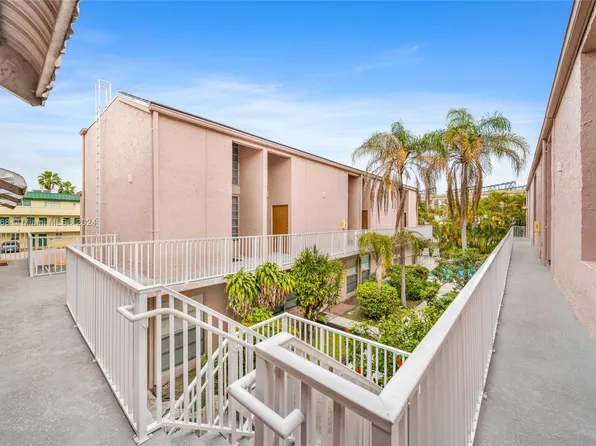 449 Swallow Dr APT 11, Miami Springs, FL 33166